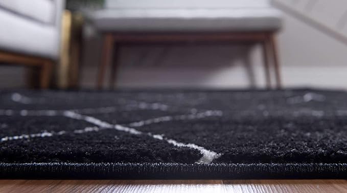 Unique Loom Trellis Frieze Collection Area Rug - Geometric (5' 1" x 8', Black/ Ivory)
