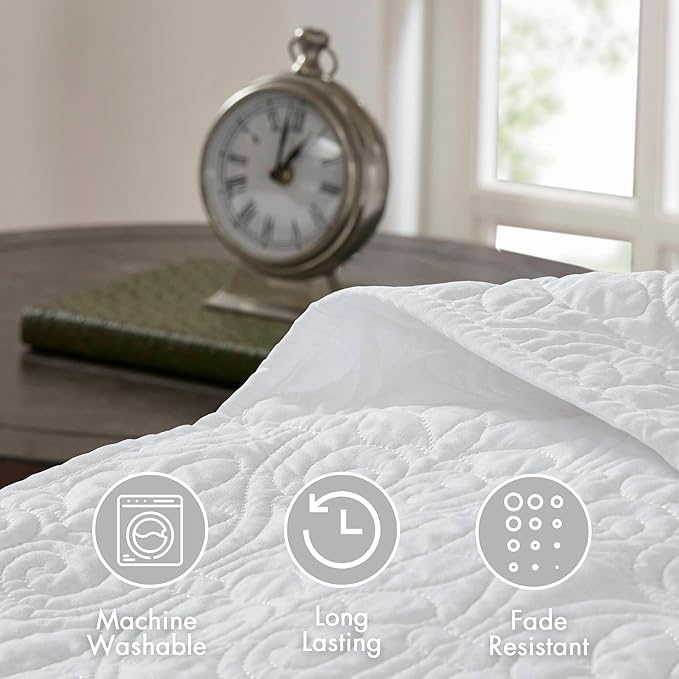 Madison Park Quebec Reversible Quilt Set Damask Design, Double Sided Stitching All Season, Lightweight Bedspread Bedding Set, Matching Sham, White, Full(96"x110") 3 Piece