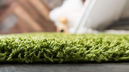 Unique Loom Solid Shag Collection Area Rug (5' 1" x 8' Rectangle, Grass Green)