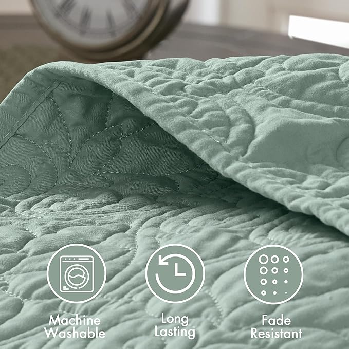 Madison Park Quebec Reversible Quilt Set Damask Design, Double Sided Stitching All Season, Lightweight Bedspread Bedding Set, Matching Sham, Seafoam, Twin(81"x110") 2 Piece