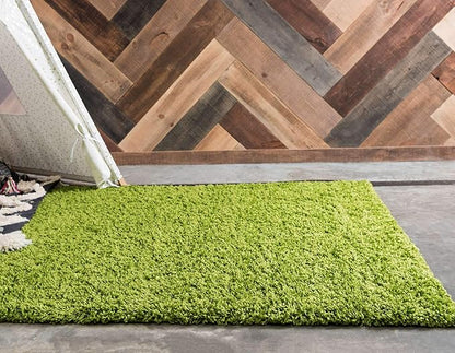 Unique Loom Solid Shag Collection Area Rug (5' 1" x 8' Rectangle, Grass Green)