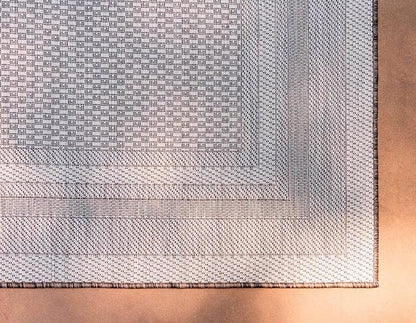 Unique Loom Outdoor Border Collection Area Rug - Soft Border (6' 1" x 9' Rectangle, Brown/ Ivory)