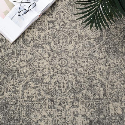 SAFAVIEH Evoke Collection 4' x 6' Silver / Ivory EVK256S Oriental Distressed Non-Shedding Living Room Bedroom Accent Rug