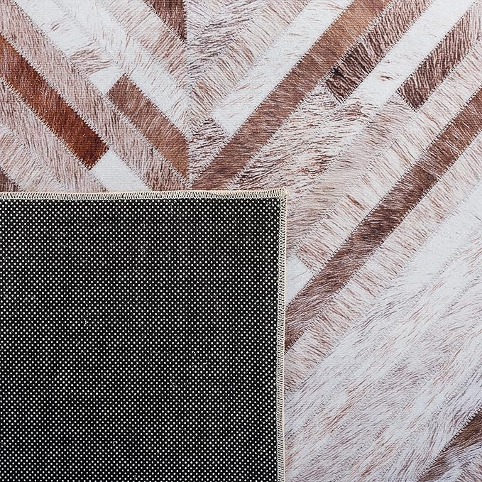 SAFAVIEH Washable Rug Faux Hide Collection - 5' x 8', Beige & Brown, Slip Resistant, Western Rustic Decor, Printed Pattern, Ideal for Living Room, Bedroom, Home Office, Dining Space (FAH526A)